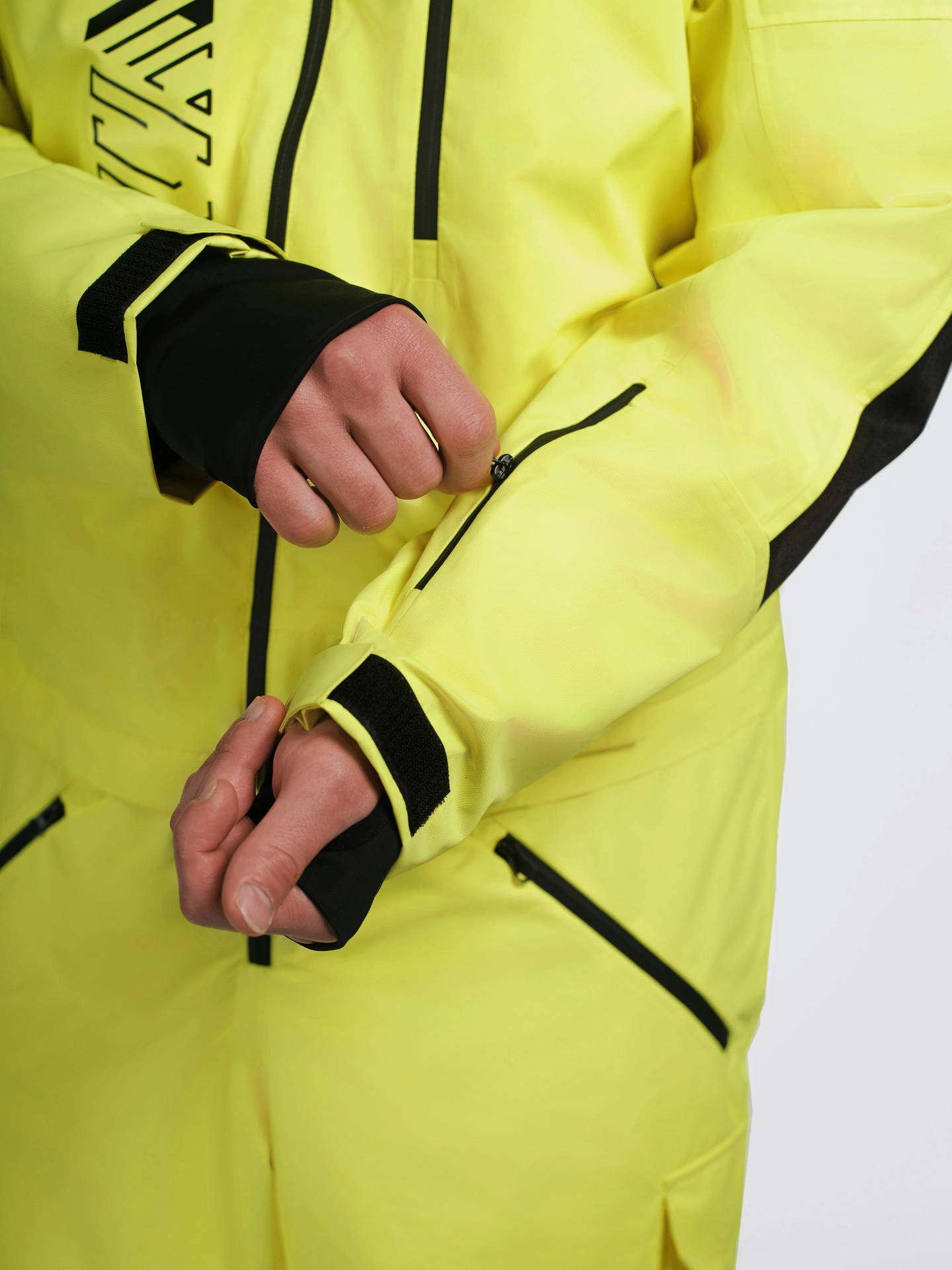 Горнолыжный комбинезон