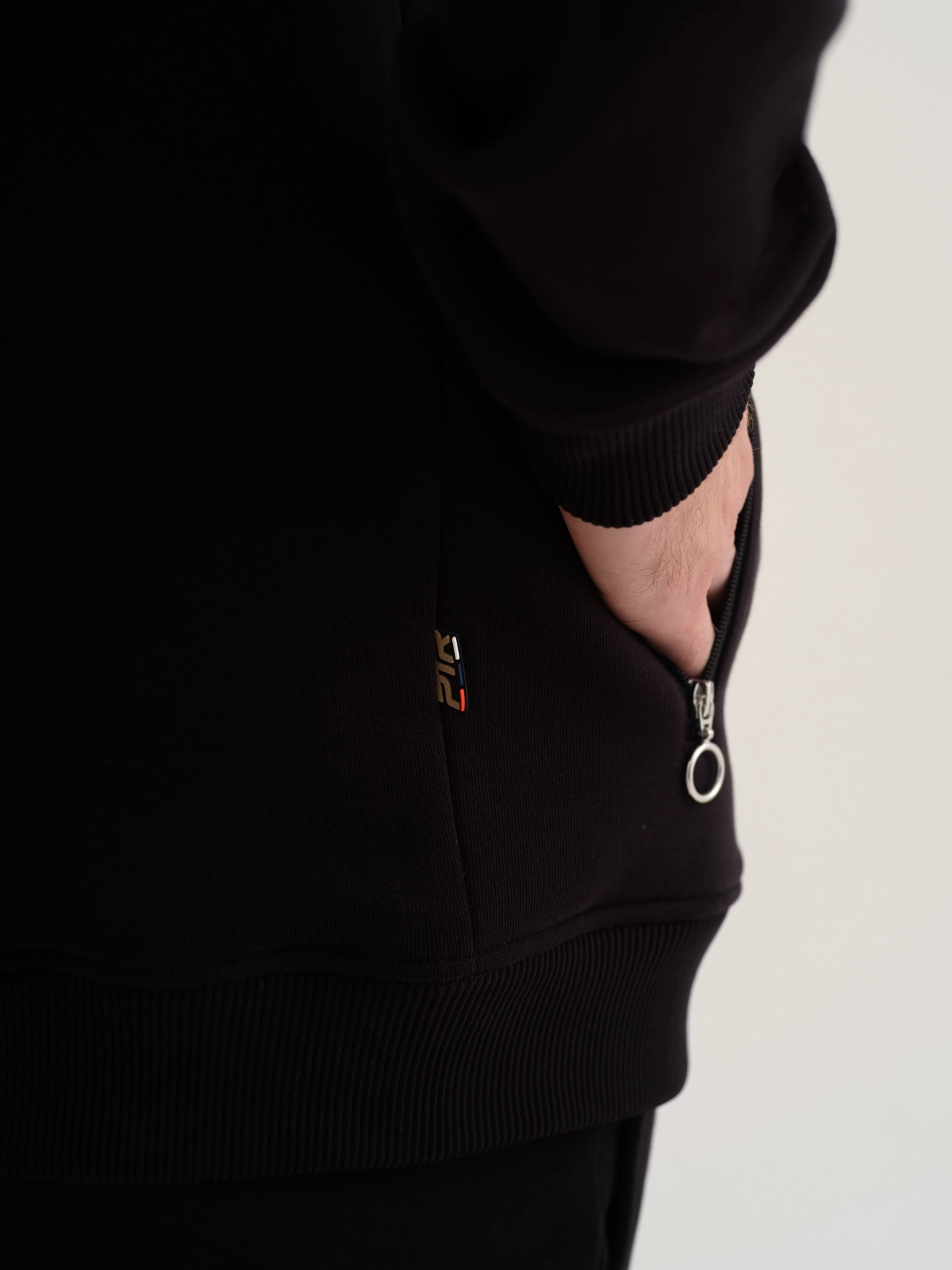 Толстовка с воротником
