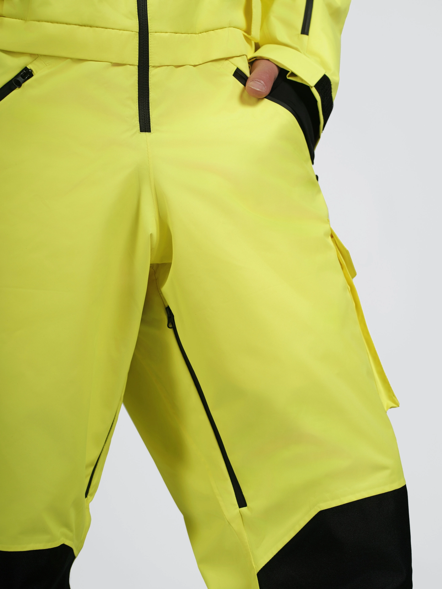 Горнолыжный комбинезон