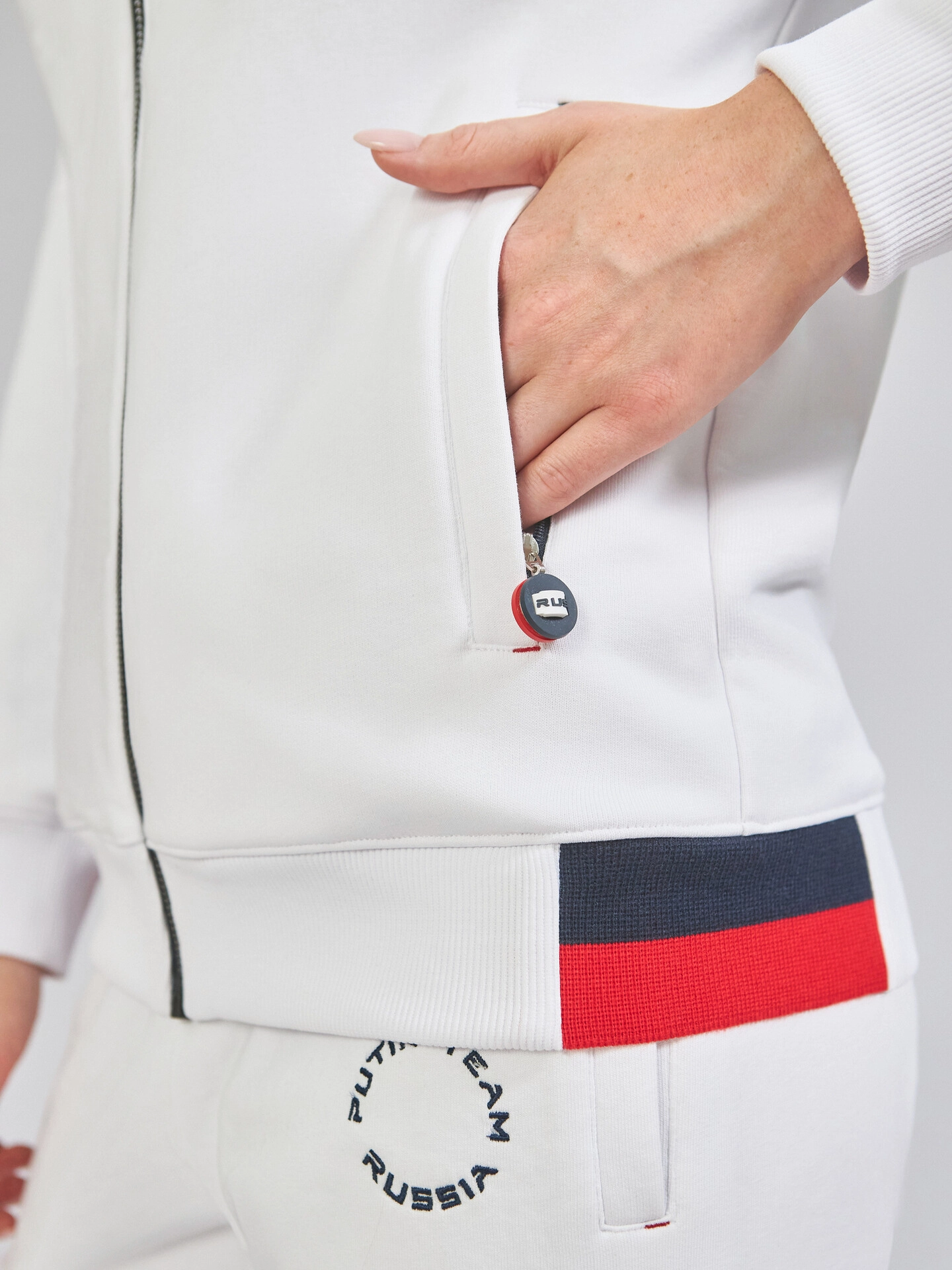 Толстовка на молнии с капюшоном