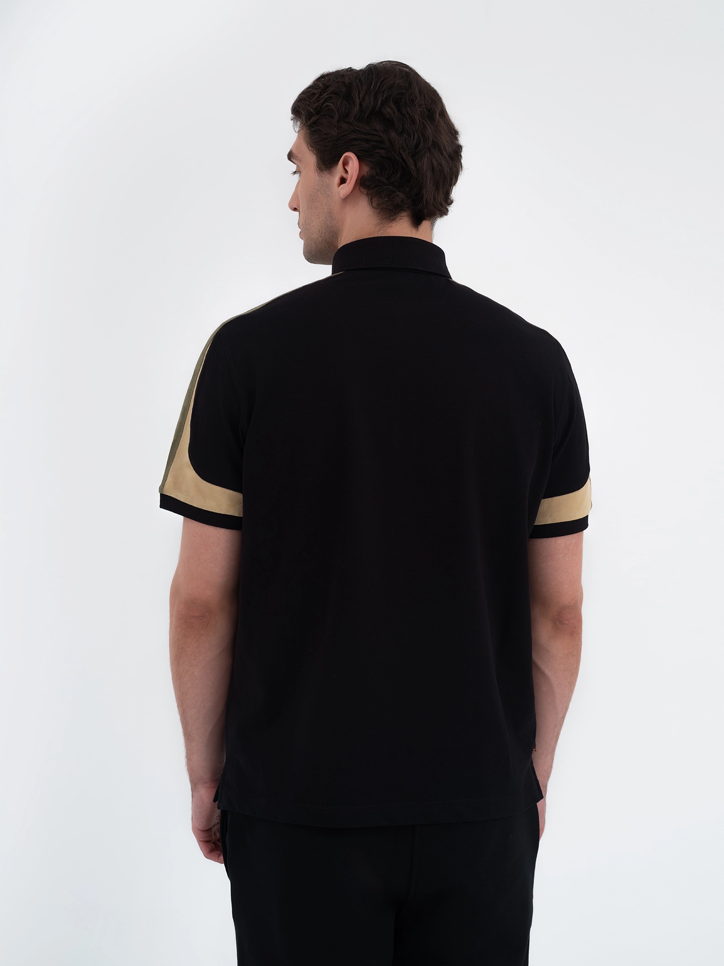 Футболка поло с цветным рукавом