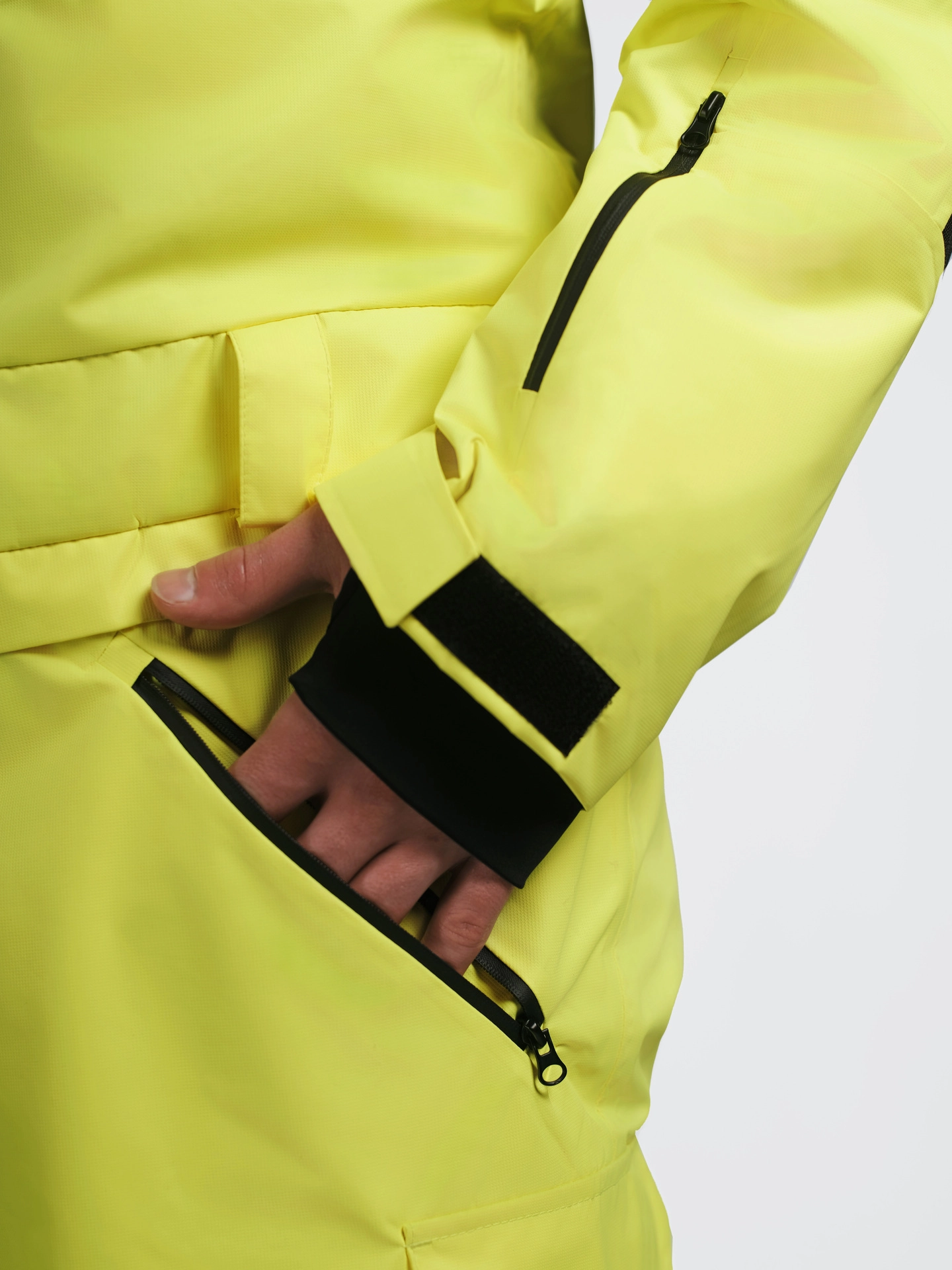 Горнолыжный комбинезон