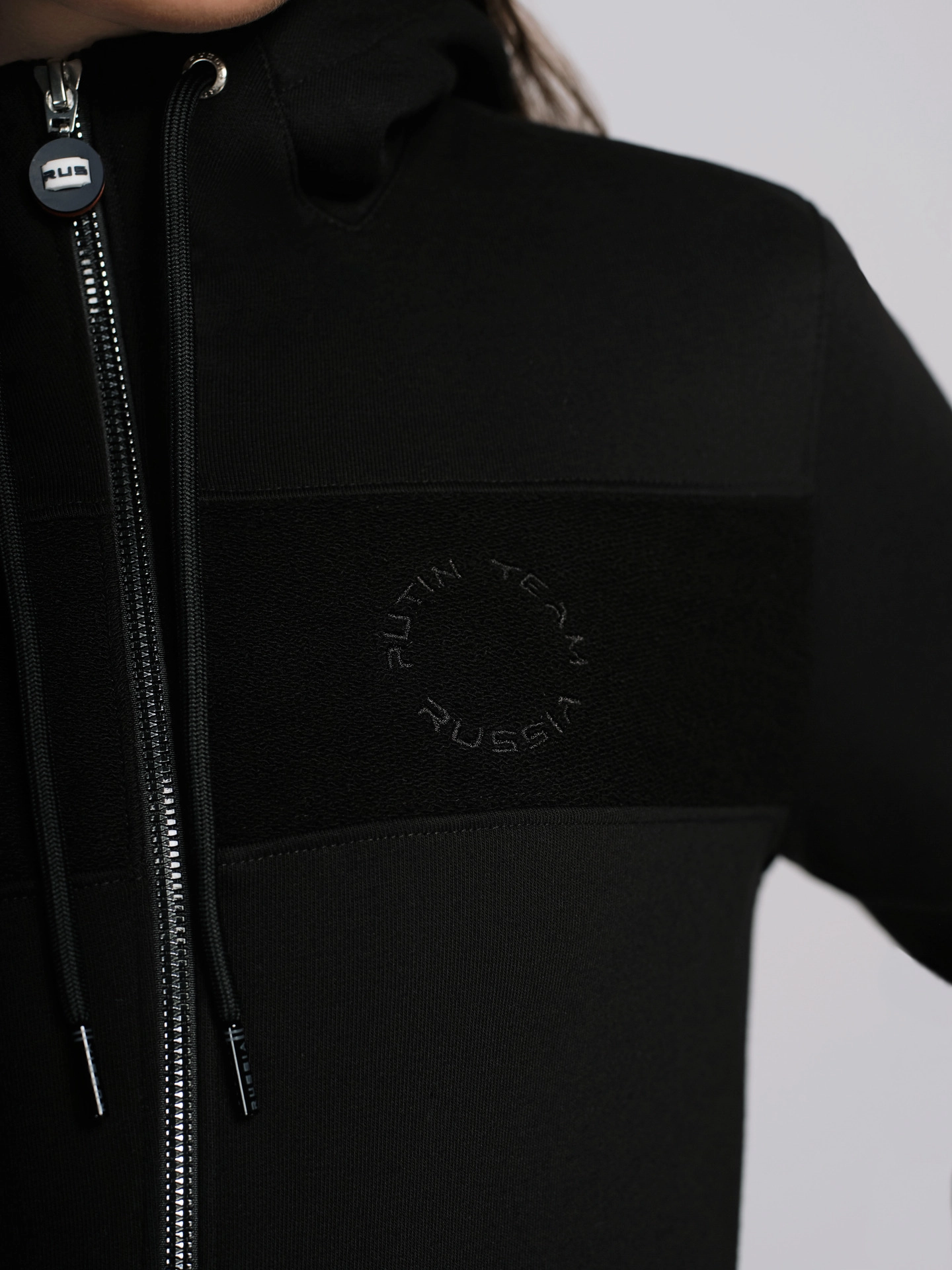 Толстовка на молнии с капюшоном