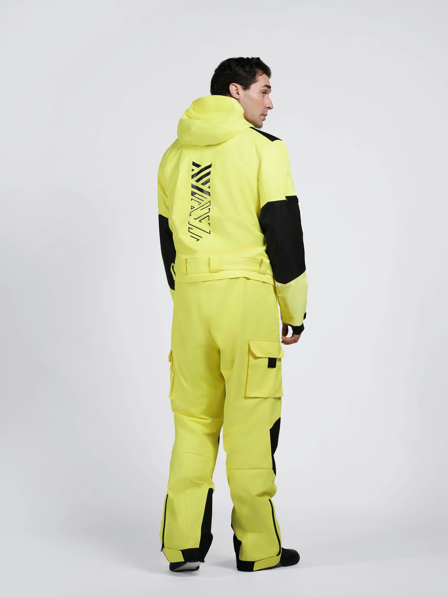 Горнолыжный комбинезон
