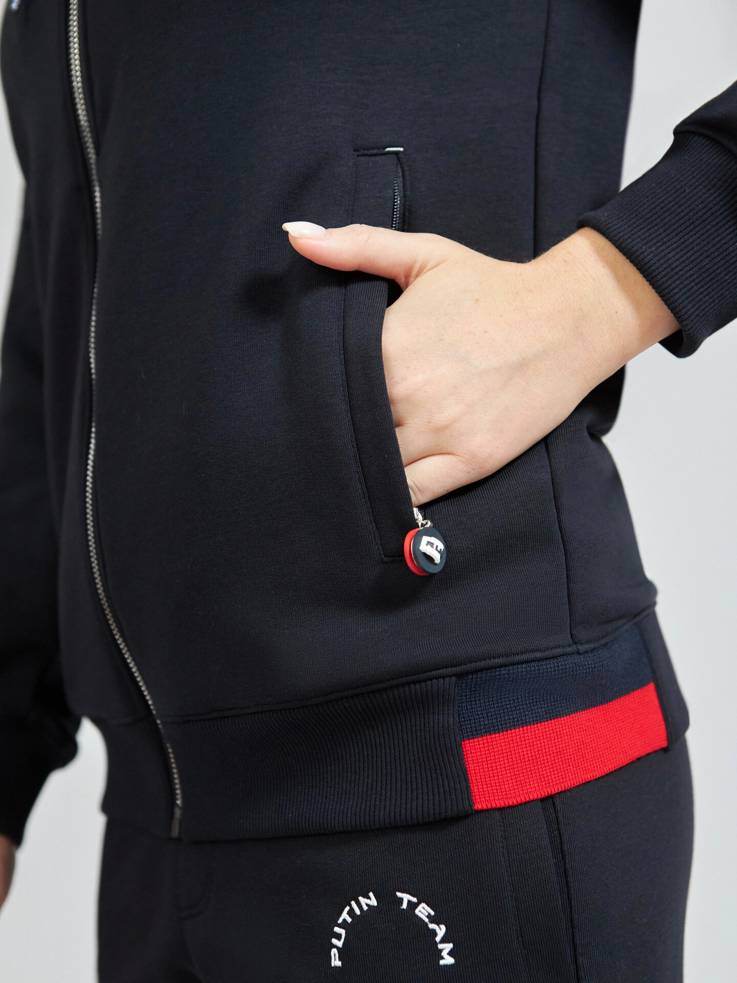 Толстовка на молнии с капюшоном