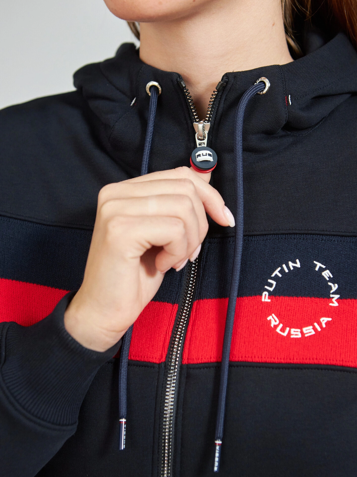 Толстовка на молнии с капюшоном