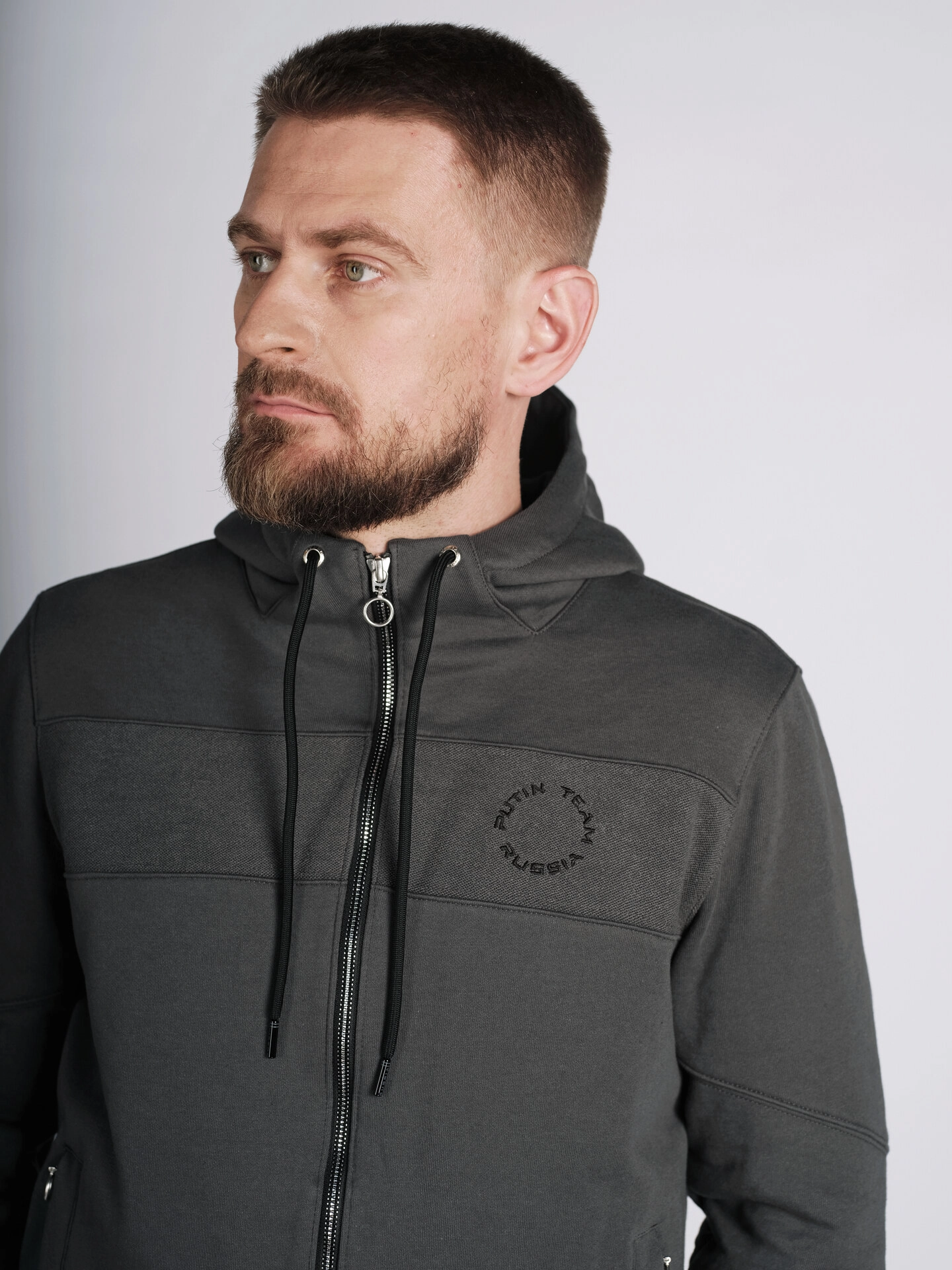 Толстовка на молнии с капюшоном