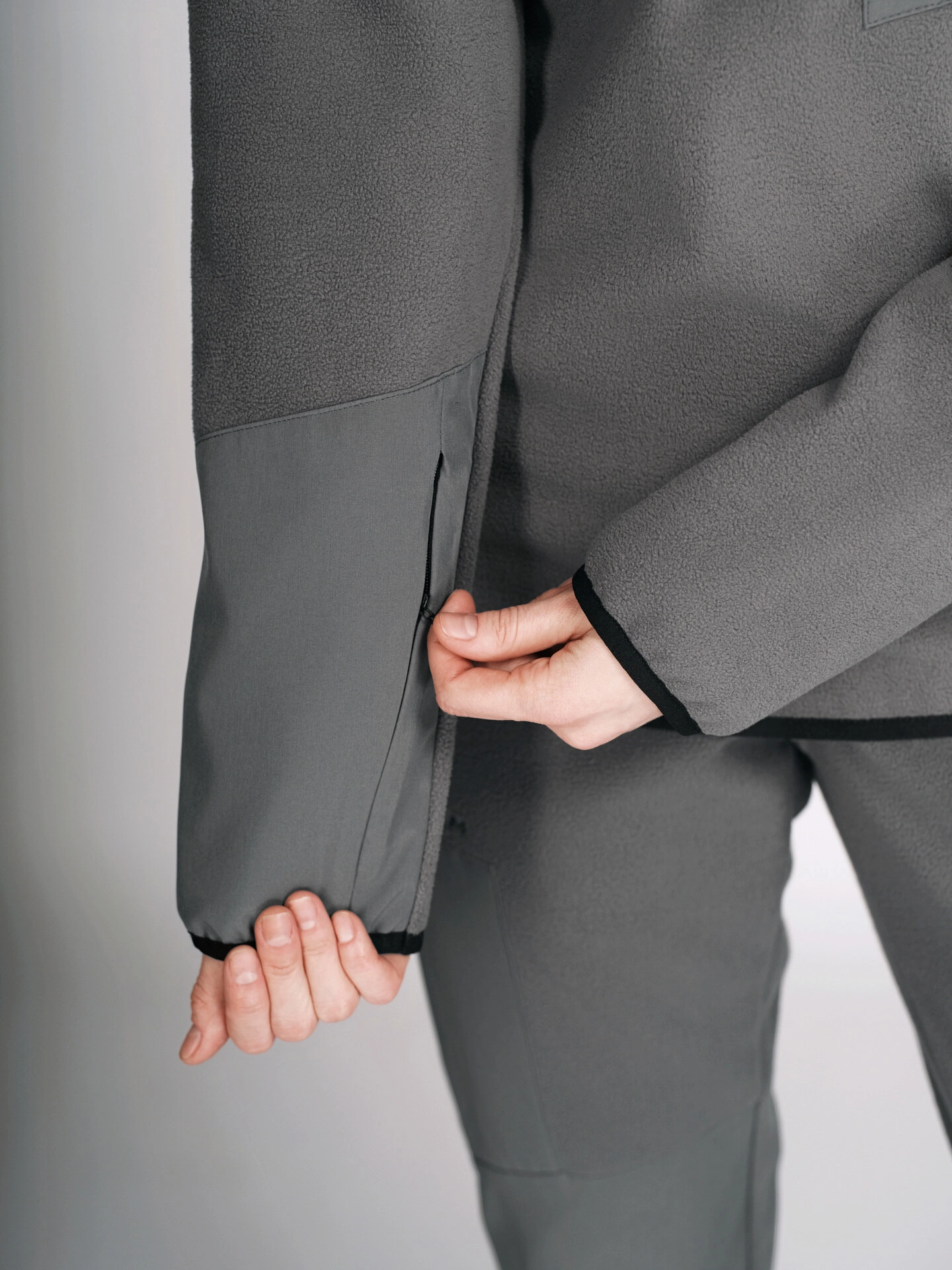 Толстовка с короткой молнией