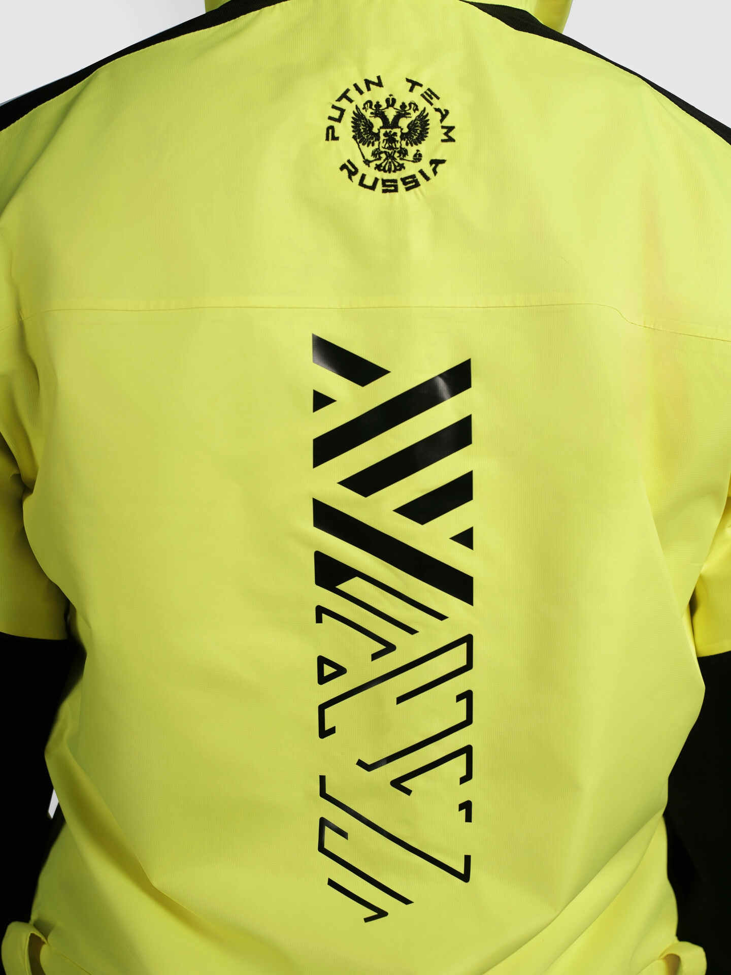 Горнолыжный комбинезон