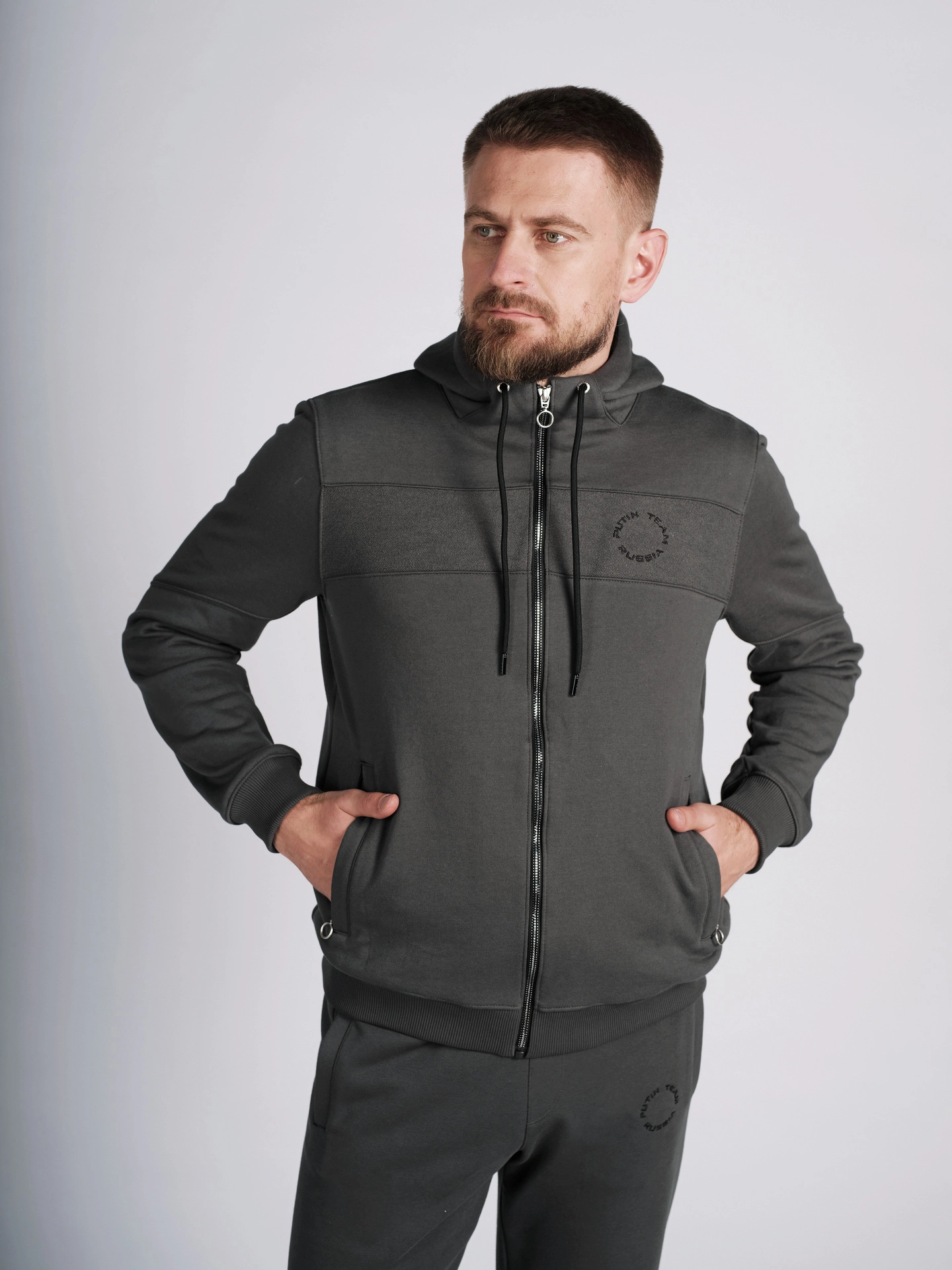 Толстовка на молнии с капюшоном