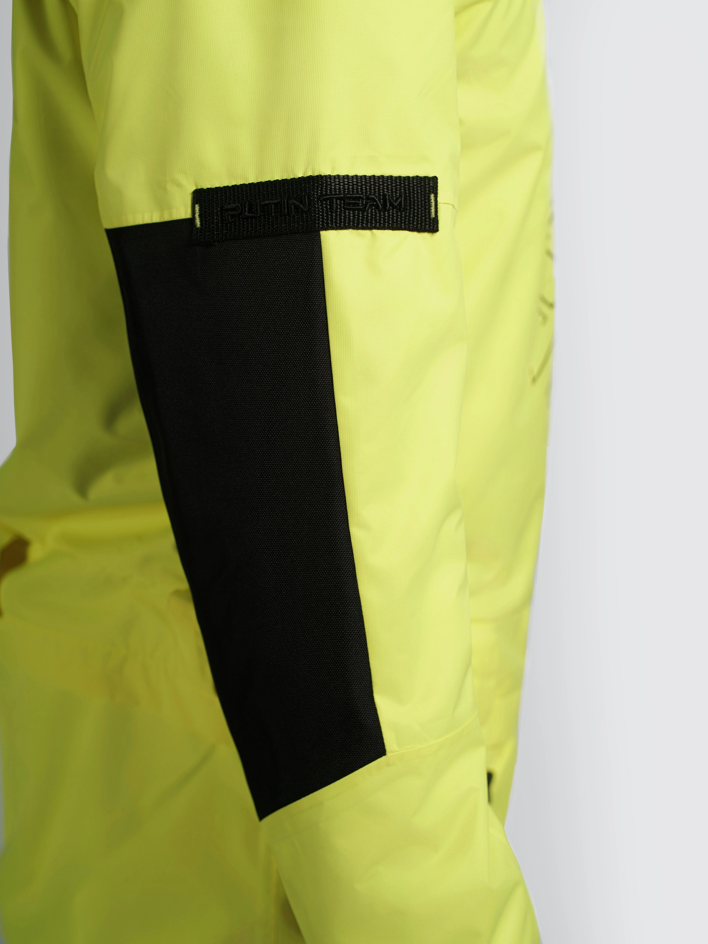 Горнолыжный комбинезон