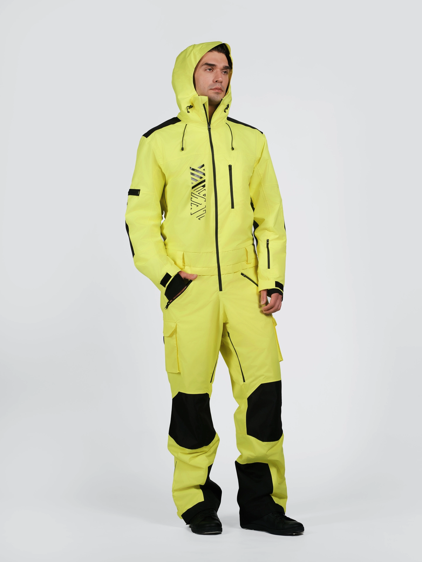 Горнолыжный комбинезон